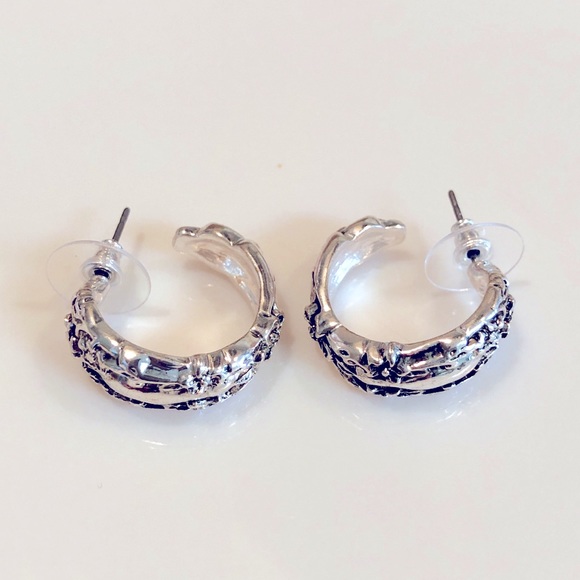 NWT Antique Silver Floral Detailed Spoon Earrings - Picture 2 of 2